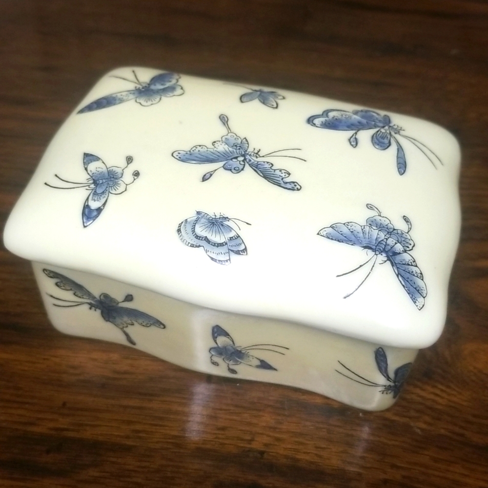 Vintage Otagiri 1995 Enesco Corporation Butterfly Porcelain Trinket Box
